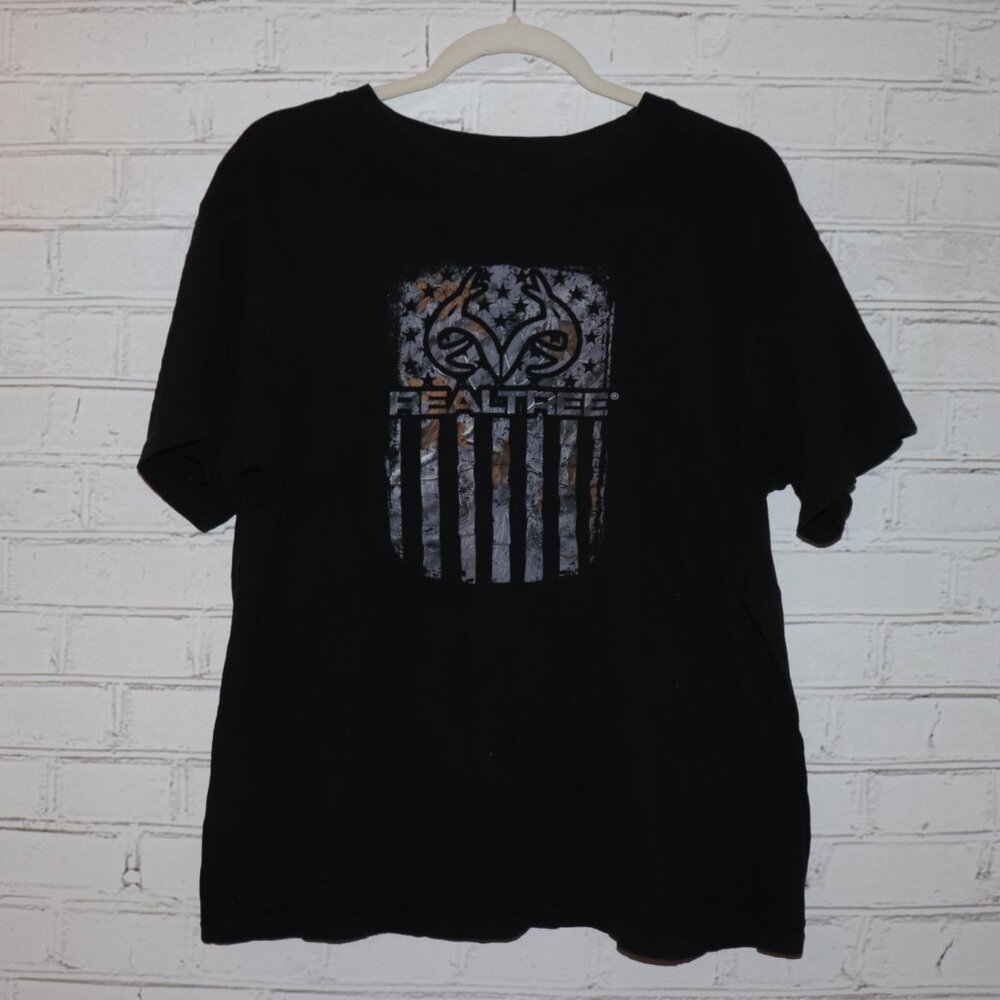 🦌 Realtree by Staghorn Tee – Camo Flag Graphic – Women’s Fit – Size Large